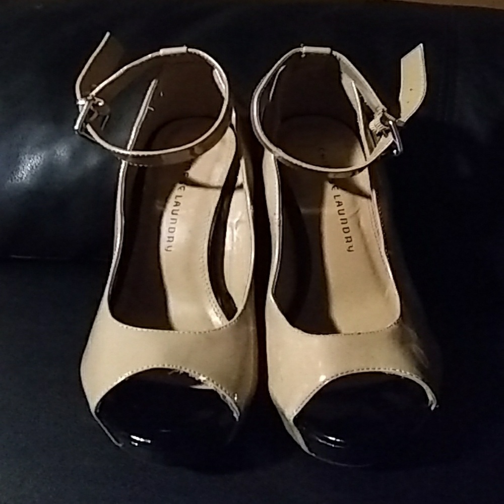 Wedged shoes